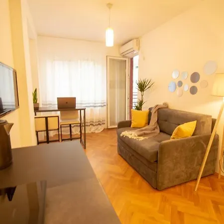 Yellow Circles Apt. On Great Location New * Novi Sad