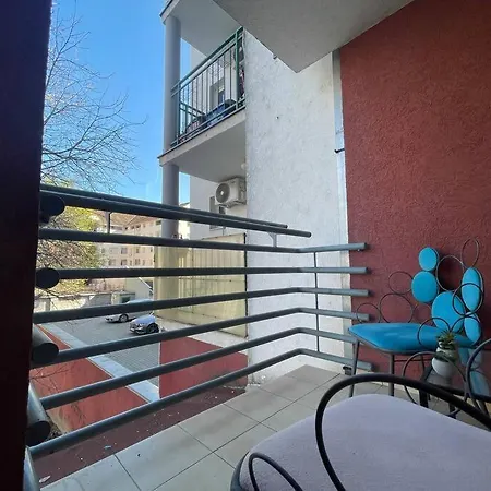 Yellow Circles Apt. On Great Location New * Novi Sad