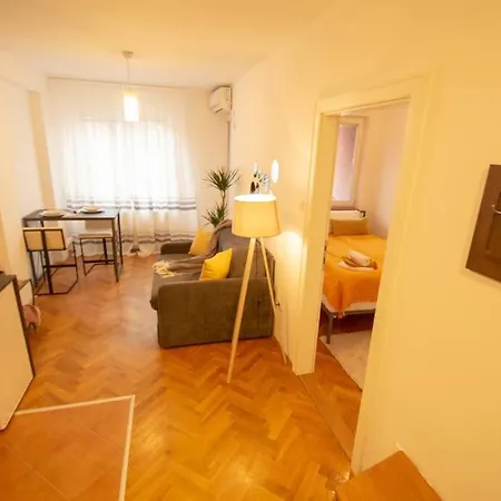 Yellow Circles Apt. On Great Location New