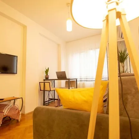 Apartmán Yellow Circles Apt. On Great Location New