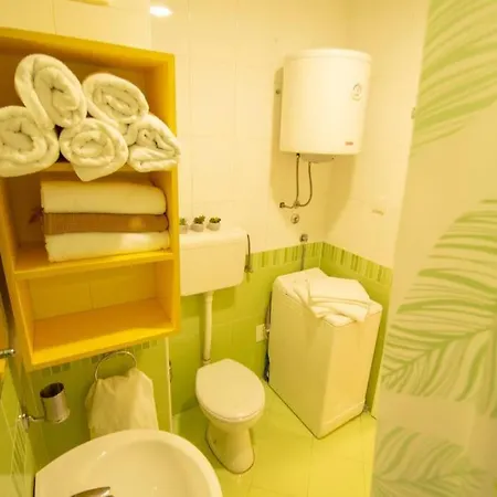 Yellow Circles Apt. On Great Location New