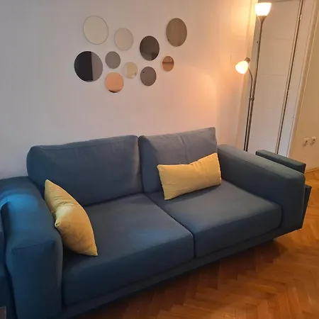 Apartmán Yellow Circles Apt. On Great Location New