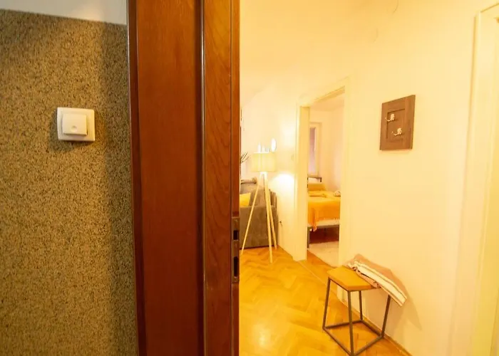 Yellow Circles Apt. On Great Location New Daire *