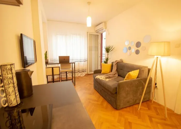 Yellow Circles Apt. On Great Location New * Novi Sad