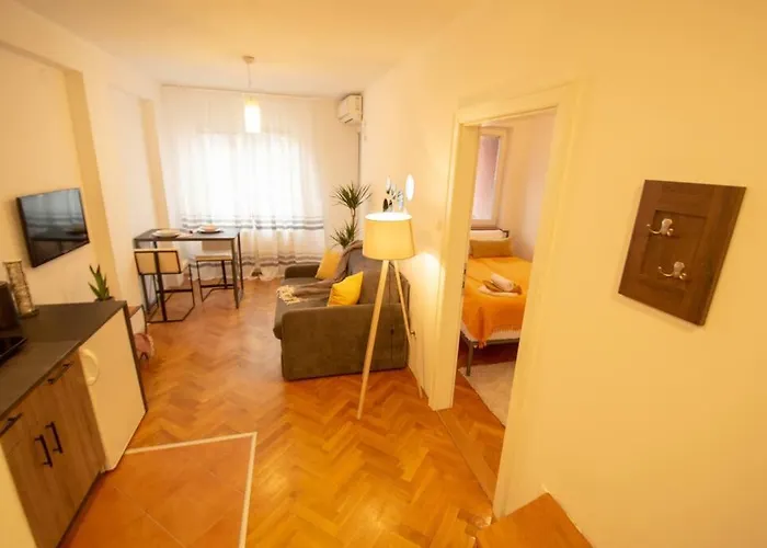 Yellow Circles Apt. On Great Location New