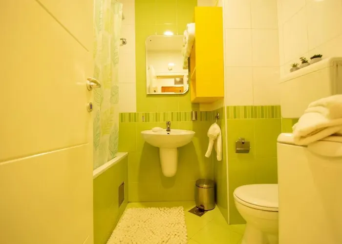 Daire Yellow Circles Apt. On Great Location New Novi Sad
