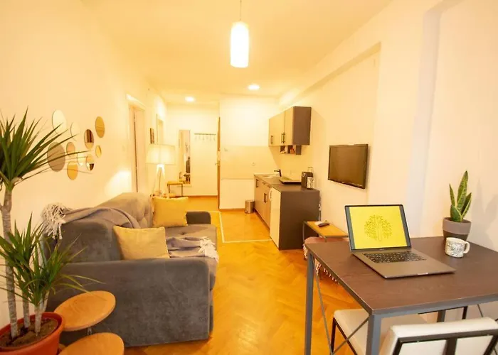 Yellow Circles Apt. On Great Location New