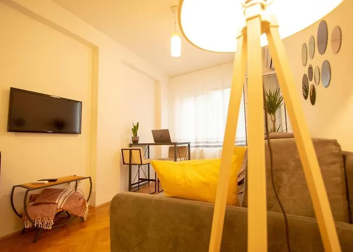 Daire Yellow Circles Apt. On Great Location New