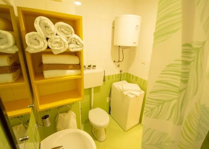 Yellow Circles Apt. On Great Location New